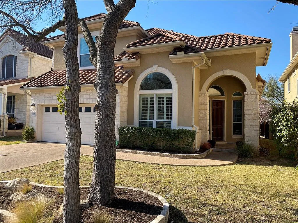 3 bed, 2.5 bath, 2693 sqft, $3,195 — Photo 2