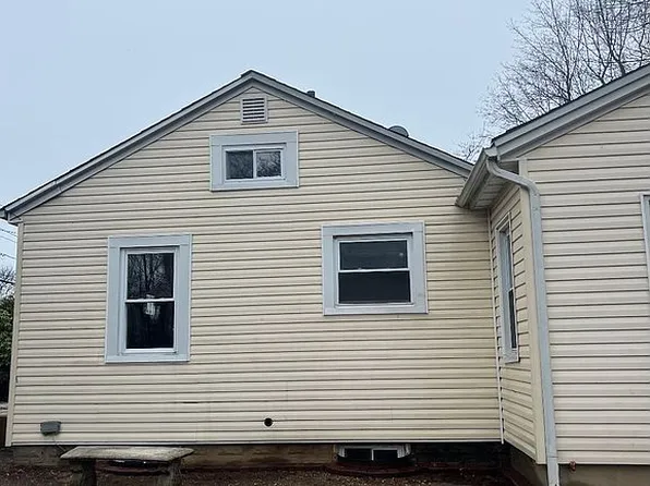 34 4th Ave, Westbury, NY 11590