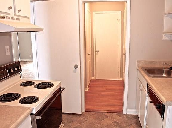 5th image of 800 Mallery St APT 54