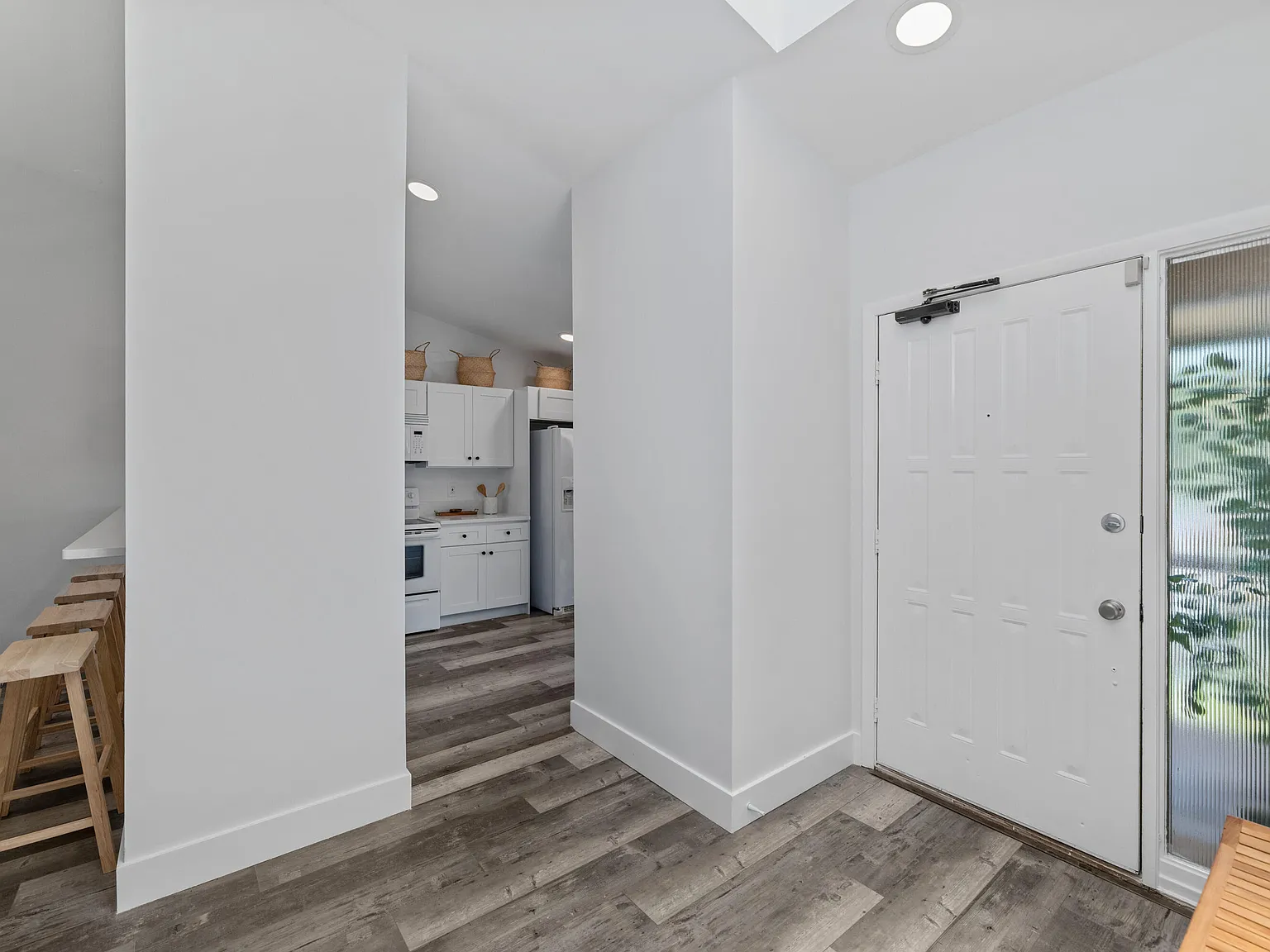 3 bed, 2.0 bath, 1300 sqft, $4,800 — Photo 3