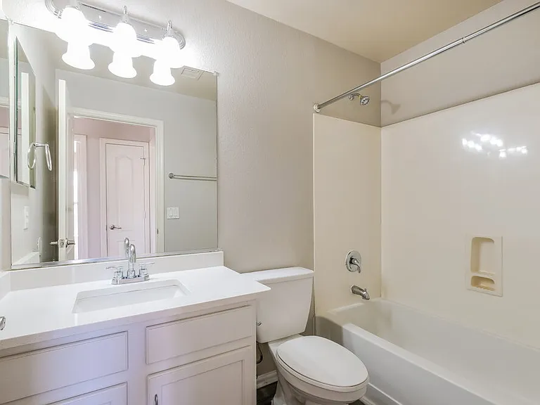 5023 W Ardmore Rd — Photo 15