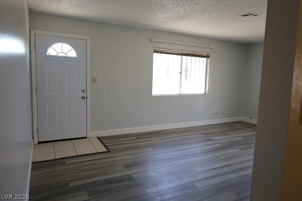 3 bed, 1.5 bath, 1972 sqft, $1,750 — Photo 4