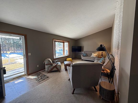 3rd image of 25 Elm Dr