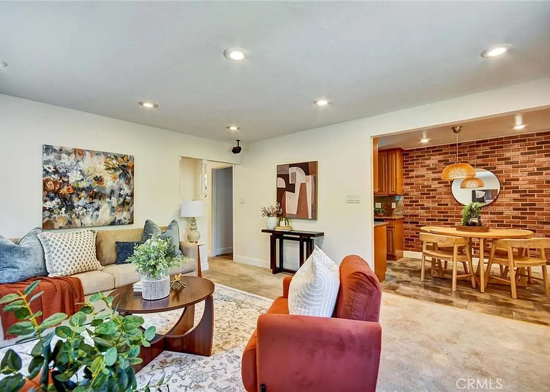 3 bed, 1102 sqft, $4,500 — Photo 3