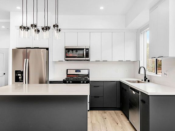3rd image of 1864 Echo Park Ave