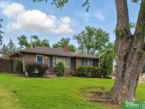 8806 Nicholas St, Omaha, NE 68114
