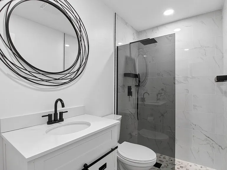 725 Heron Dr — Photo 3