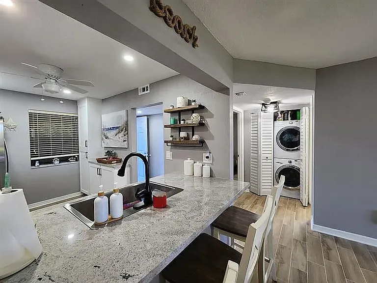 Hall, Washer & Dryer