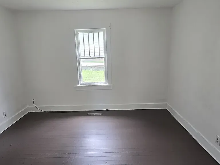2062 N Albertha Ave — Photo 6