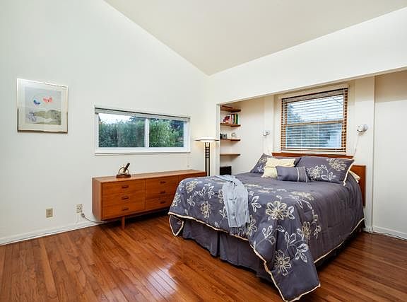 2nd image of 514 Buena Vista St