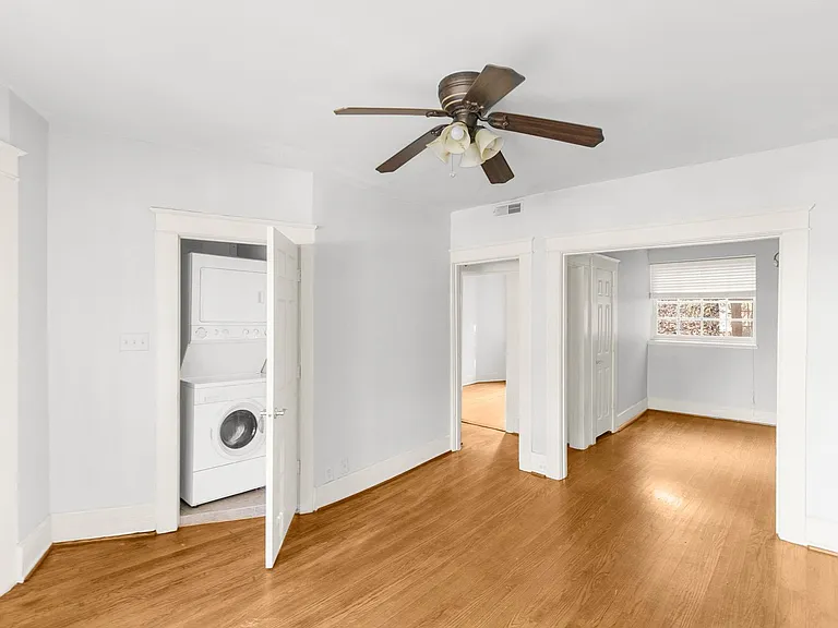 Elmhardt Apartments — Photo 15