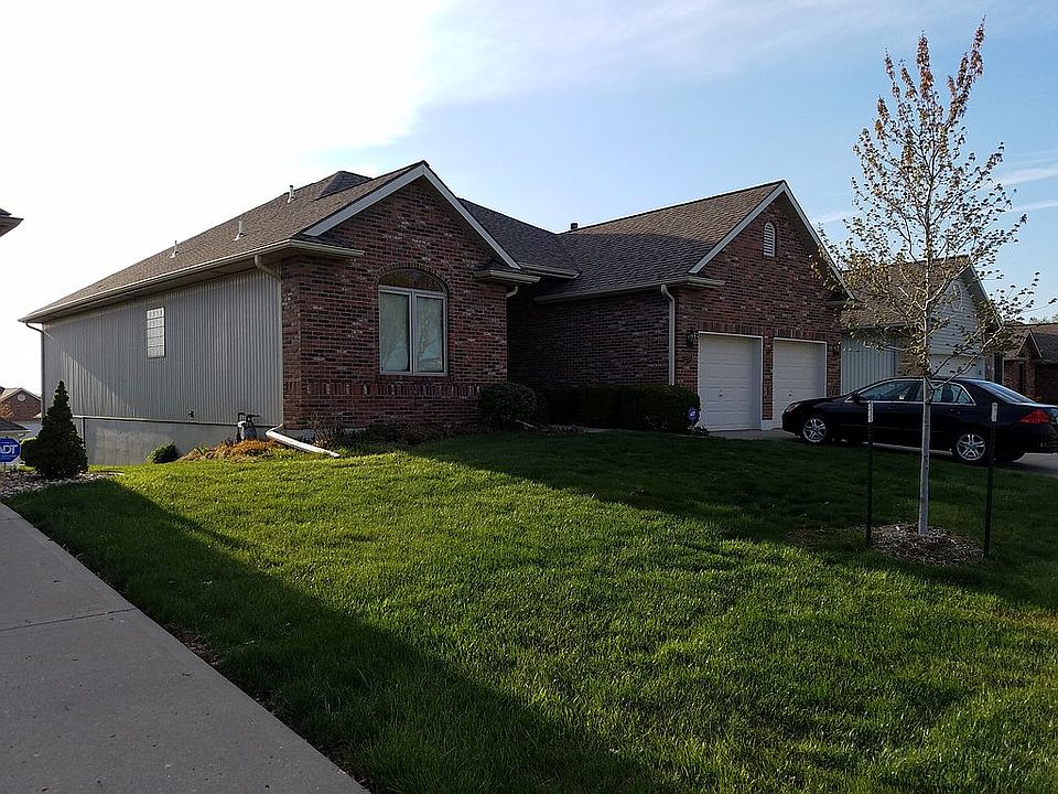 2nd image of 3224 S Victoria Dr