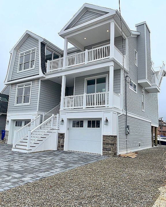 1st image of 562 Bayview Dr