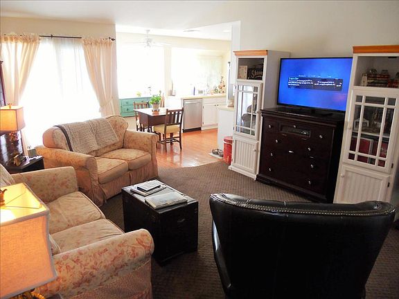 3rd image of 28743 Persimmon Ln