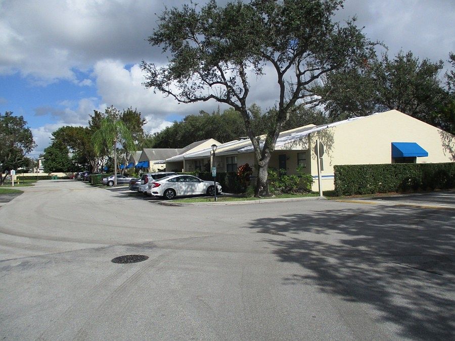 1st image of 520-1SW 31st Ave Unit 138