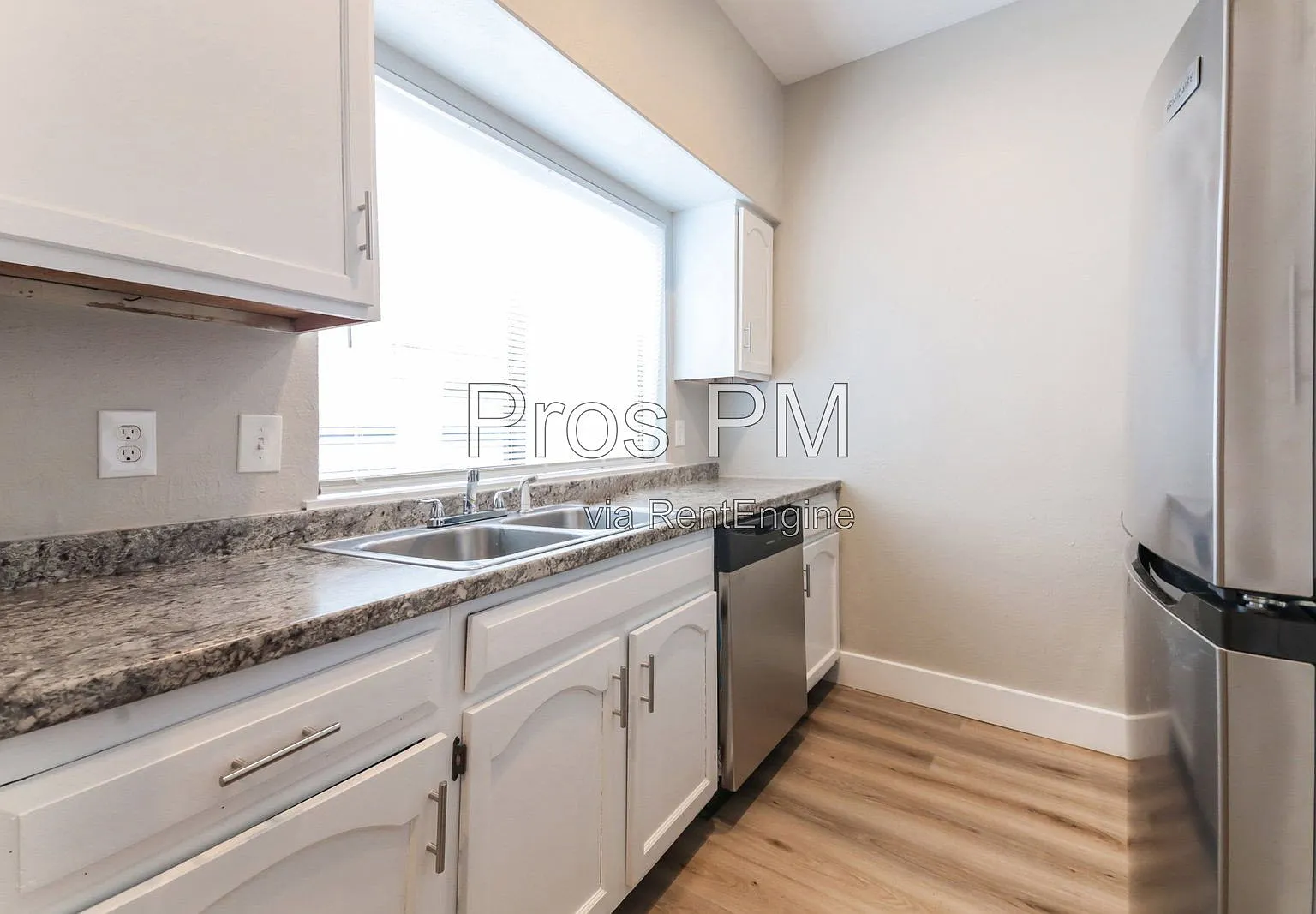 2 bed, 1.5 bath, 827 sqft, $1,385 — Photo 4
