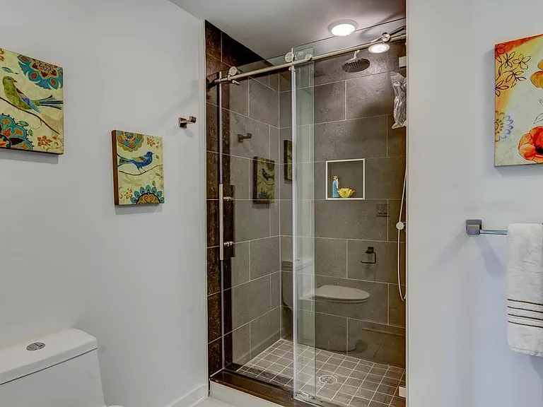 430 Fairmount — Photo 9