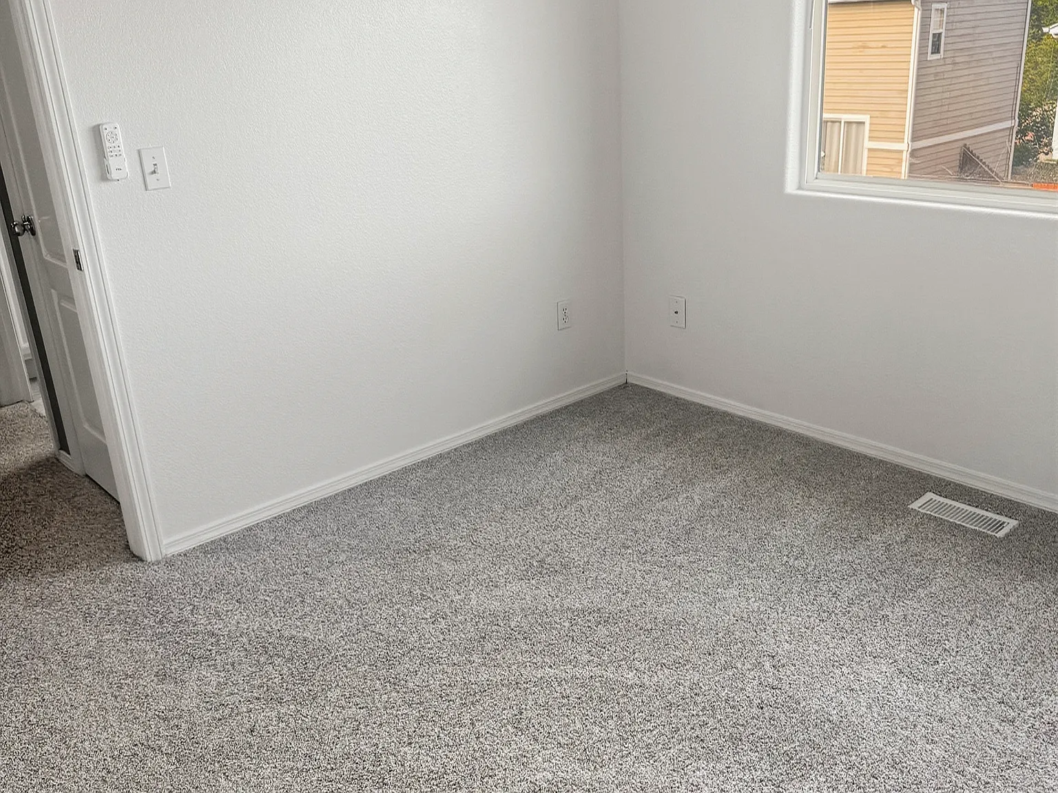 1 bed, 2474 sqft, $900 — Photo 3
