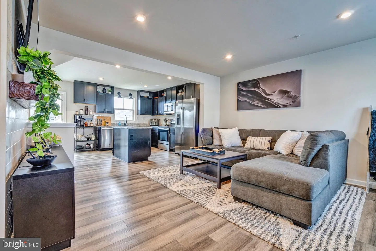 3 bed, 4.0 bath, 2000 sqft, $3,000 — Photo 1