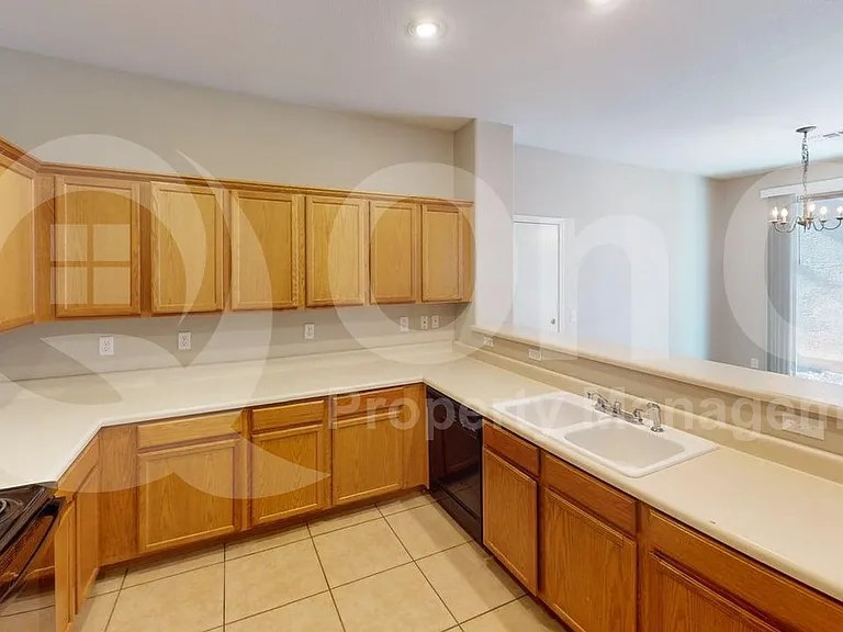 3915 E Kent Ave — Photo 4