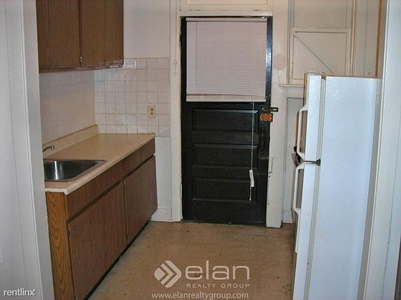 4th image of 632 W Arlington Pl APT 14