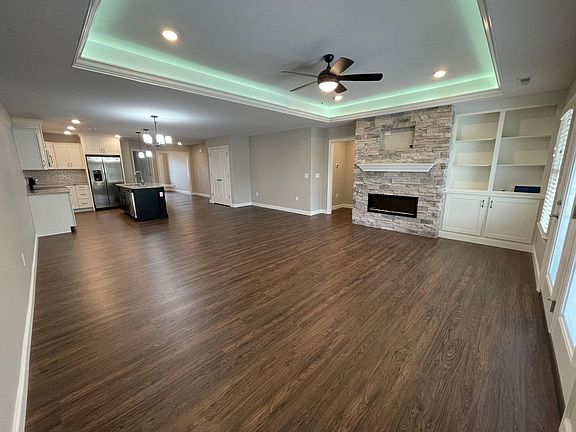 2nd image of 1026 E Bentley Cir