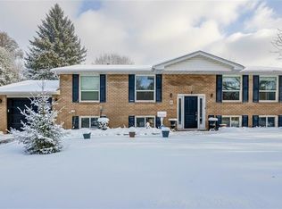 7 Folkstone Cres, Kitchener, ON N2E2Y9