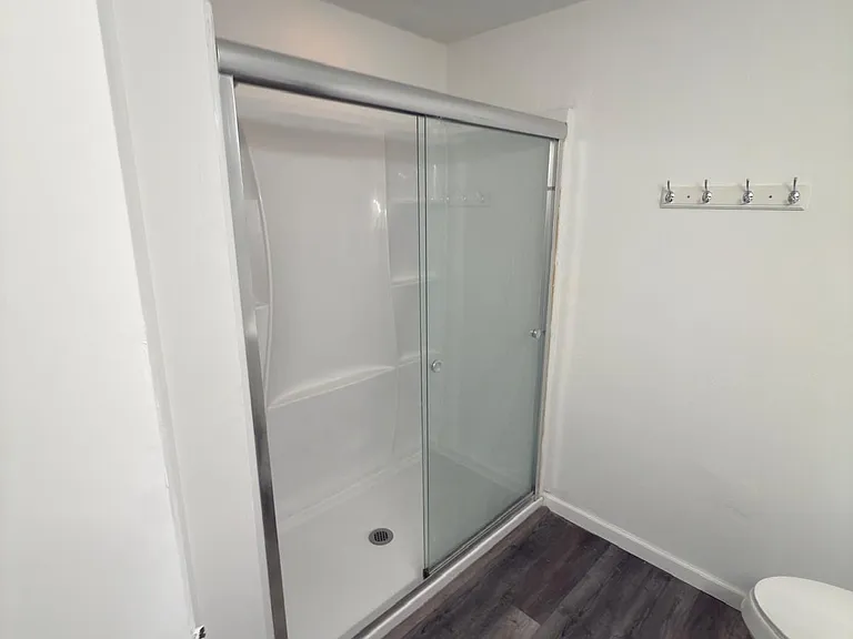 603 Bainbridge Dr — Photo 2