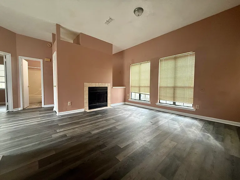 3244 Herbert Dr — Photo 2