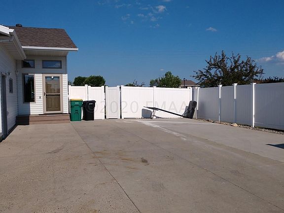 2nd image of 1638 19th Ave E