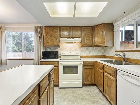5th image of 5605 29th St NE