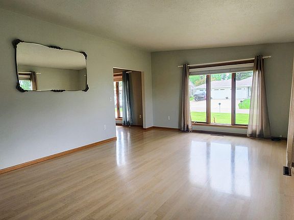 3rd image of 2216 23rd Ave SW