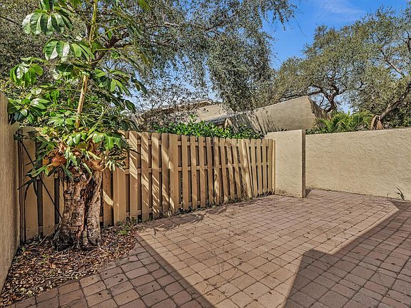 4th image of 1400 NW 9th Avenue #E-33