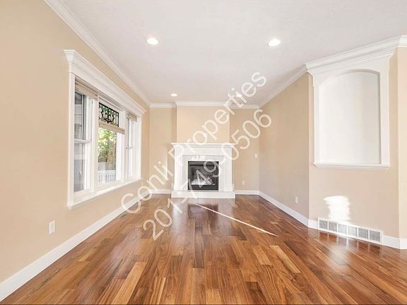 living room w fireplace