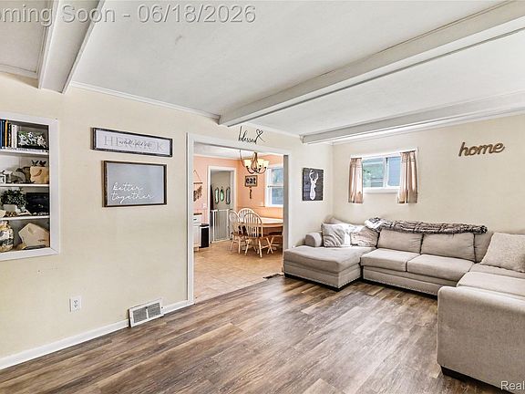4th image of 204 W Monroe St