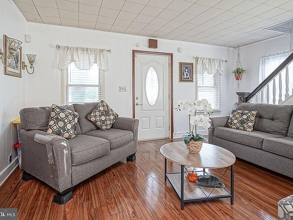 3rd image of 218 W Park Ave