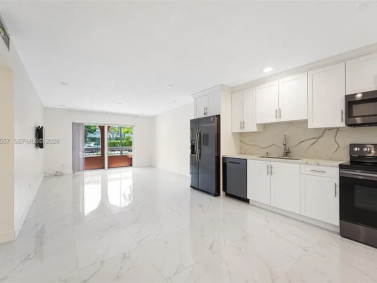7920 Camino Real #109 — Photo 4