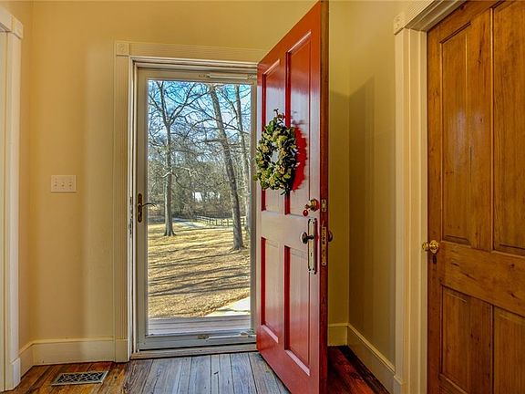 3rd image of 2095 Flat Shoals Rd SW