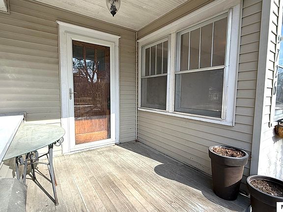 4th image of 726 1st St SW
