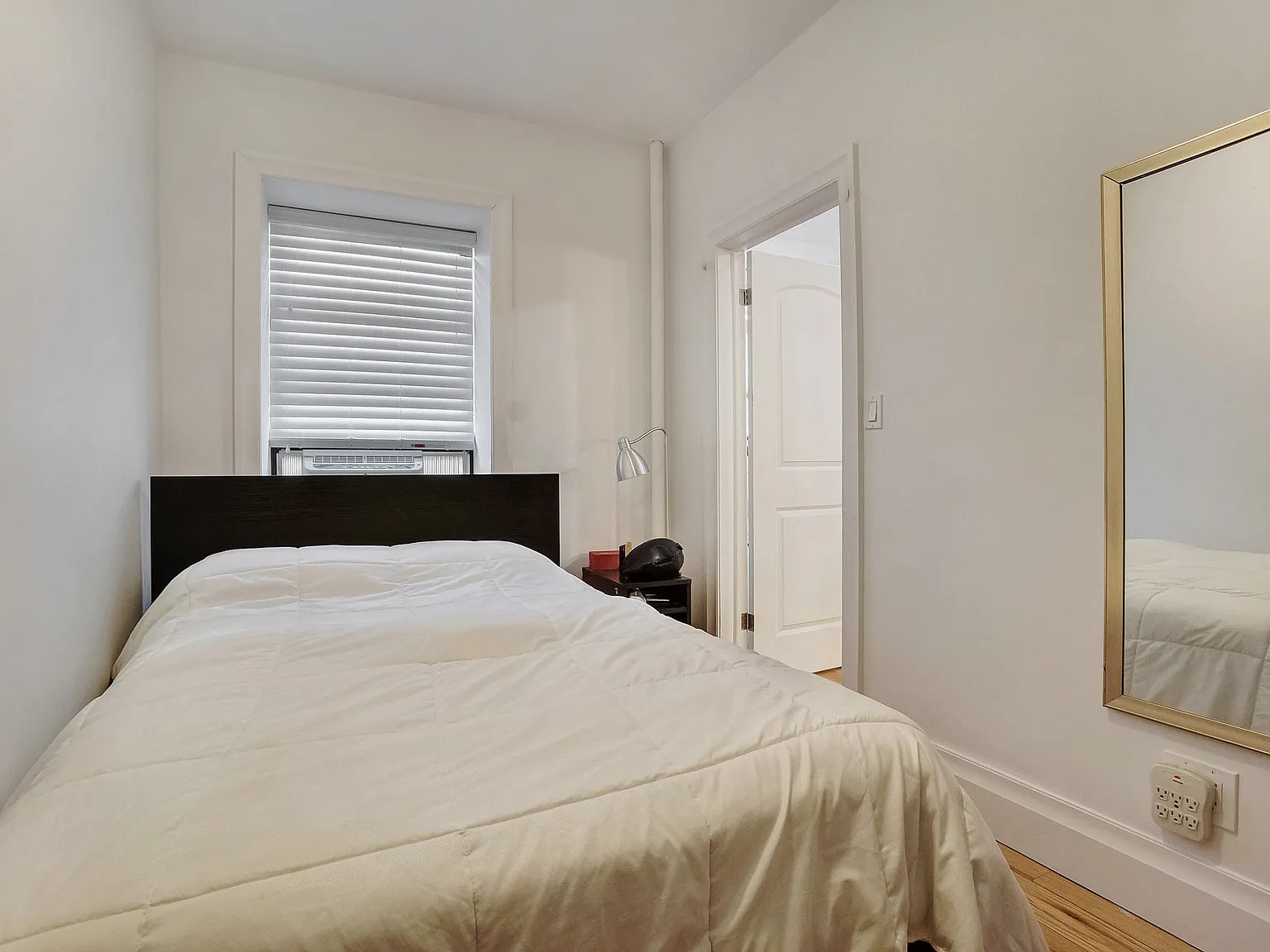 72 University Place — Photo 3