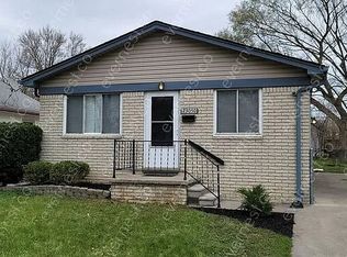 23050 Shakespeare Ave, Eastpointe, MI 48021