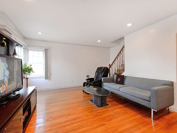 5th image of 1608 Jasmine Ave