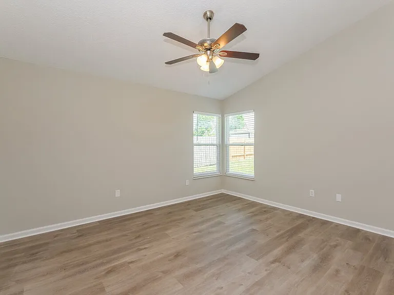 10243 Allenwood Dr — Photo 11