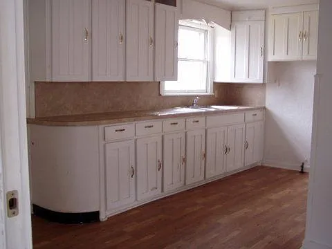 4 bed, 1.5 bath, 2000 sqft, $975 — Photo 1