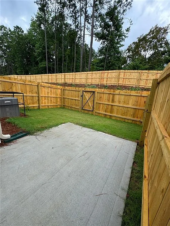 3 bed, 2.5 bath, 1539 sqft, $2,100 — Photo 4