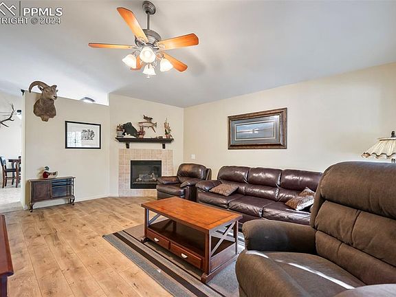 4th image of 8210 Oakton Ct