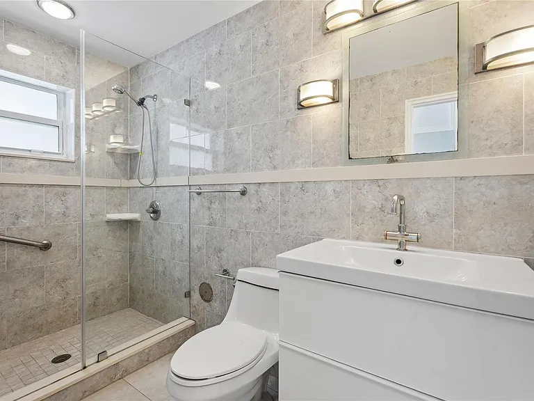 315 Van Buren St #205B — Photo 9