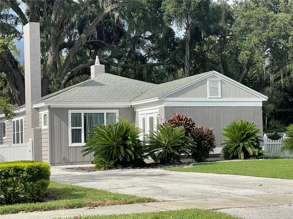 810 Lakeshore Dr, Leesburg, FL 34748