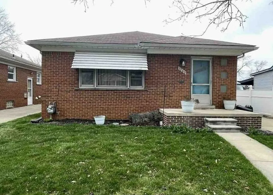 1760 Sycamore St photo 1