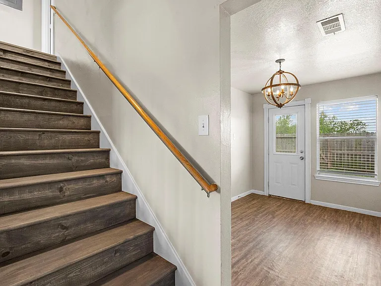 120 Green Isle Ave — Photo 4